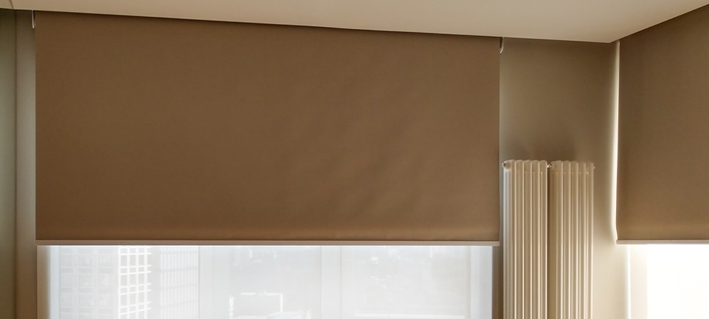 blackout and sunscreen fabrics motorized blind for window