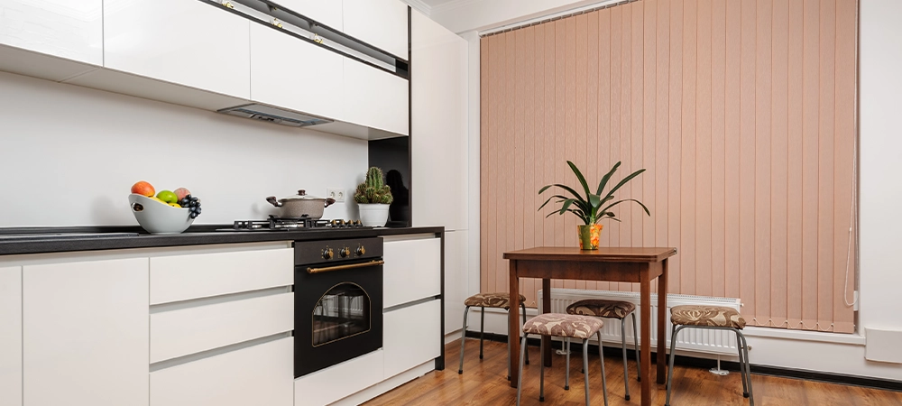 Modern spacioius black and white kitchen made in classic style